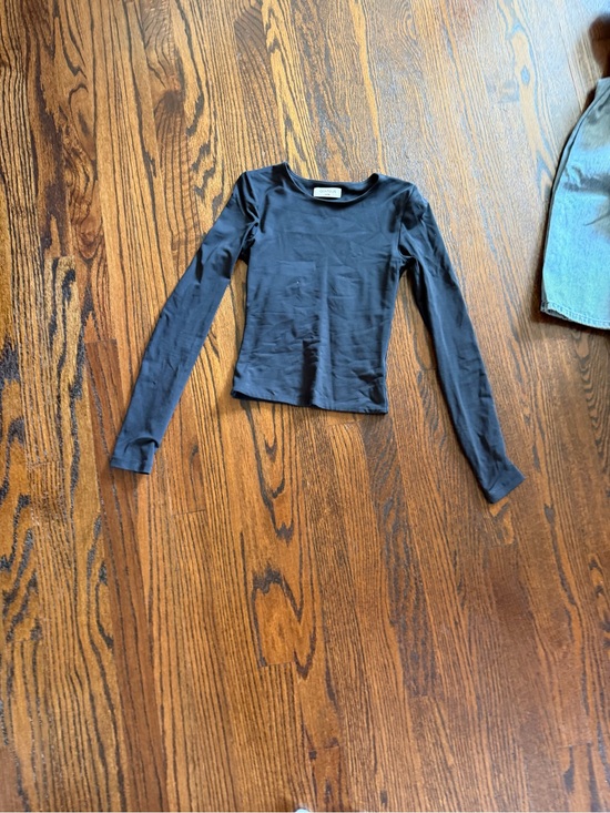 Aritzia Tops - Aritzia Long Sleeve Black Scoop Neck Tee